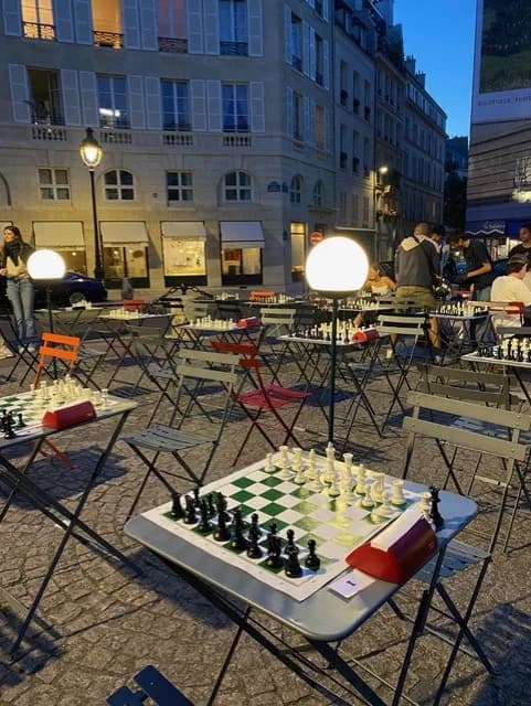 Soirée échecs en terrasse, Place de l'Odéon